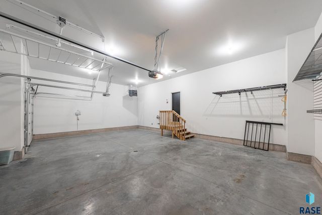 7400 E Shadow Pine Cir Circle, Sioux Falls, SD 57110