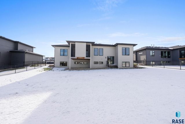 7400 E Shadow Pine Cir Circle, Sioux Falls, SD 57110