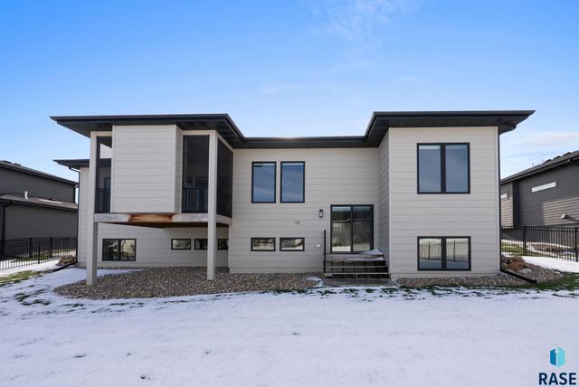 7400 E Shadow Pine Cir Circle, Sioux Falls, SD 57110