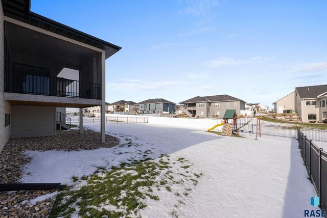 7400 E Shadow Pine Cir Circle, Sioux Falls, SD 57110