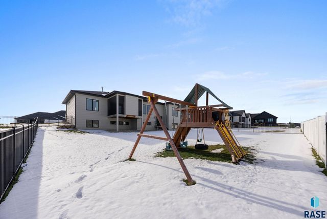 7400 E Shadow Pine Cir Circle, Sioux Falls, SD 57110