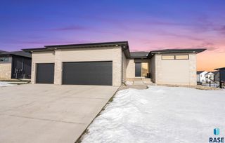 7400 E Shadow Pine Cir Circle, Sioux Falls, SD 57110