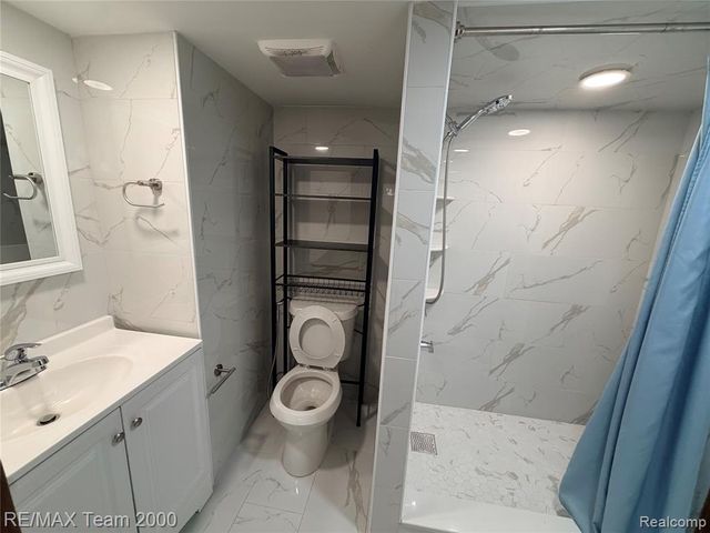 1415 Oakland Court, Dearborn Heights, MI 48125