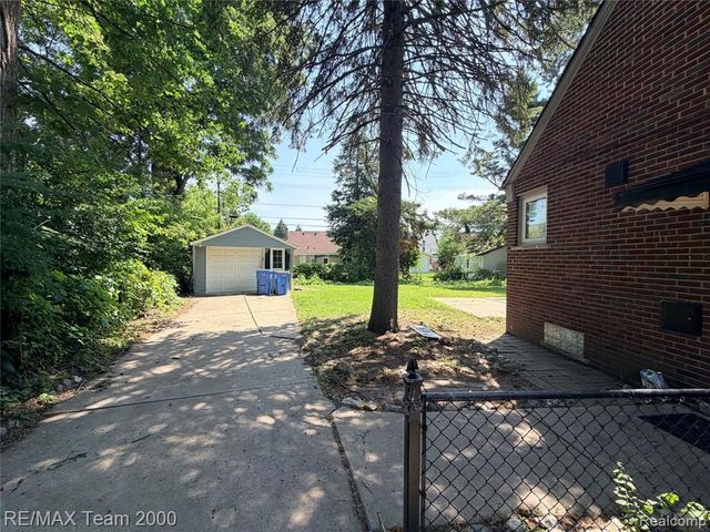 1415 Oakland Court, Dearborn Heights, MI 48125
