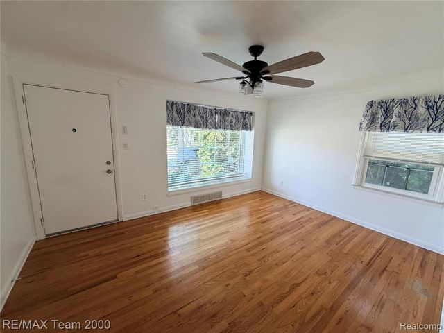 1415 Oakland Court, Dearborn Heights, MI 48125