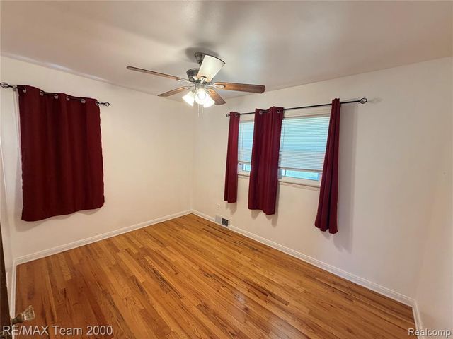 1415 Oakland Court, Dearborn Heights, MI 48125