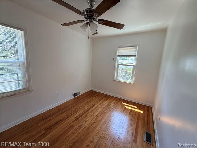 1415 Oakland Court, Dearborn Heights, MI 48125