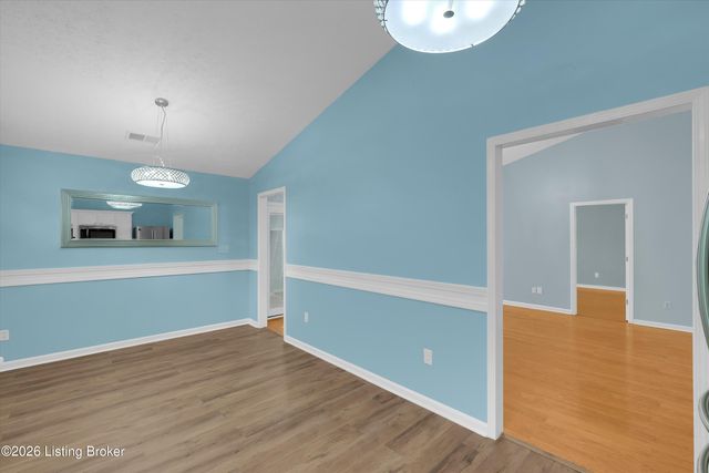 9644 River Trail Dr, Louisville, KY 40229