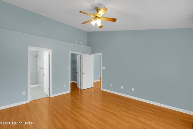 9644 River Trail Dr, Louisville, KY 40229