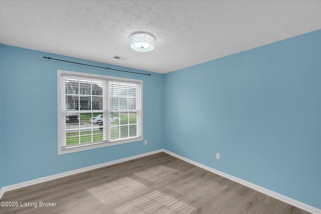 9644 River Trail Dr, Louisville, KY 40229