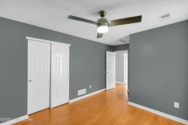 9644 River Trail Dr, Louisville, KY 40229