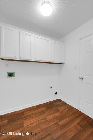 9644 River Trail Dr, Louisville, KY 40229