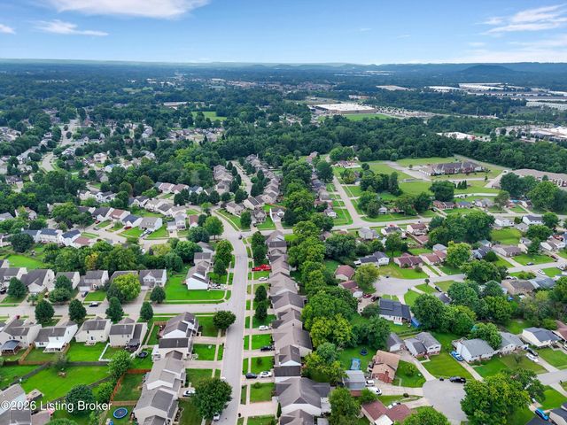 9644 River Trail Dr, Louisville, KY 40229