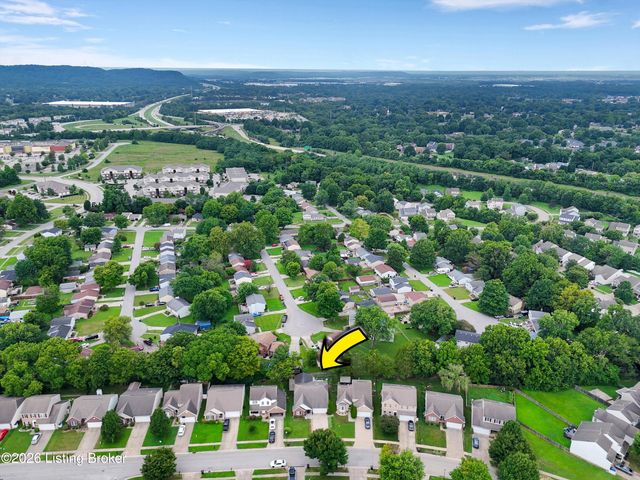 9644 River Trail Dr, Louisville, KY 40229