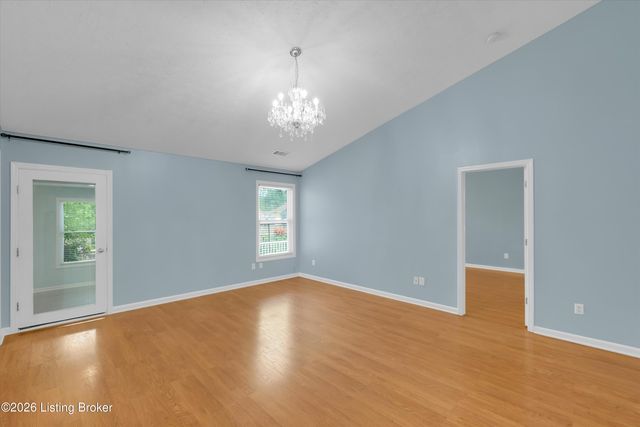 9644 River Trail Dr, Louisville, KY 40229
