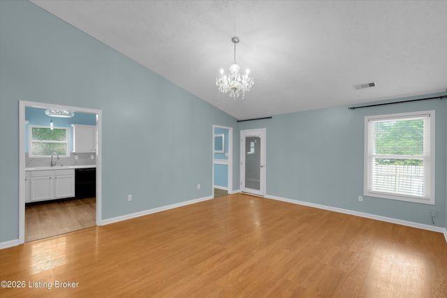 9644 River Trail Dr, Louisville, KY 40229