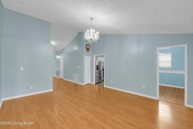 9644 River Trail Dr, Louisville, KY 40229