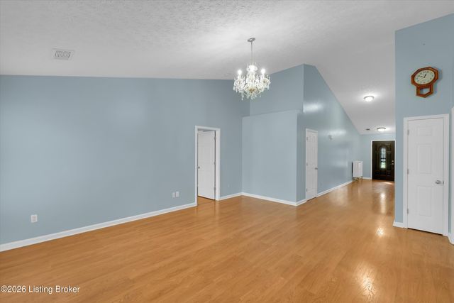 9644 River Trail Dr, Louisville, KY 40229