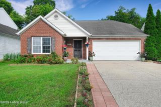 9644 River Trail Dr, Louisville, KY 40229