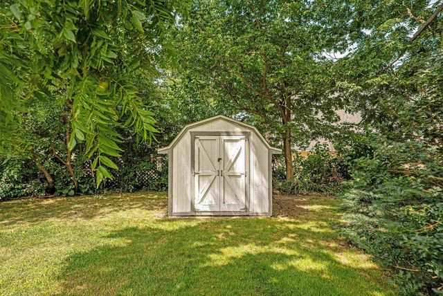 10 LAMPLIGHTER Way, Madison, WI 53714
