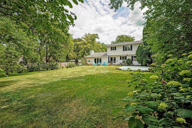 10 LAMPLIGHTER Way, Madison, WI 53714