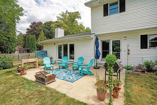 10 LAMPLIGHTER Way, Madison, WI 53714