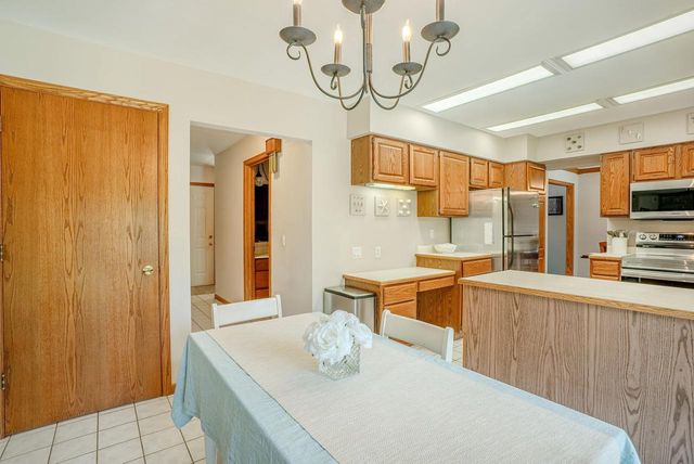 10 LAMPLIGHTER Way, Madison, WI 53714