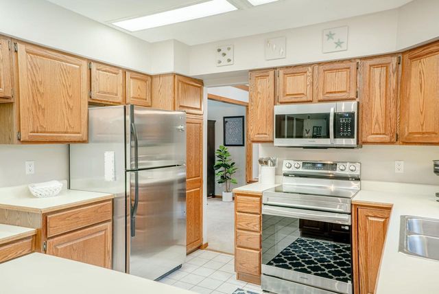 10 LAMPLIGHTER Way, Madison, WI 53714