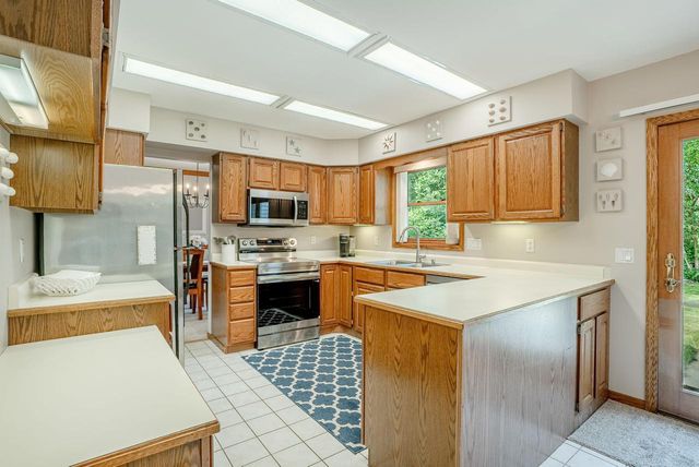 10 LAMPLIGHTER Way, Madison, WI 53714