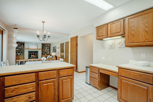 10 LAMPLIGHTER Way, Madison, WI 53714