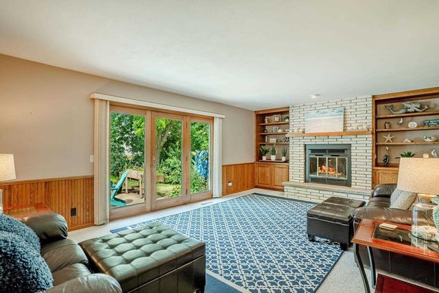 10 LAMPLIGHTER Way, Madison, WI 53714