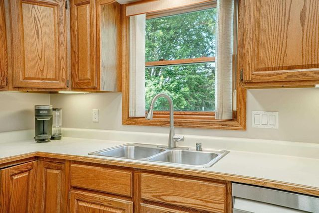 10 LAMPLIGHTER Way, Madison, WI 53714