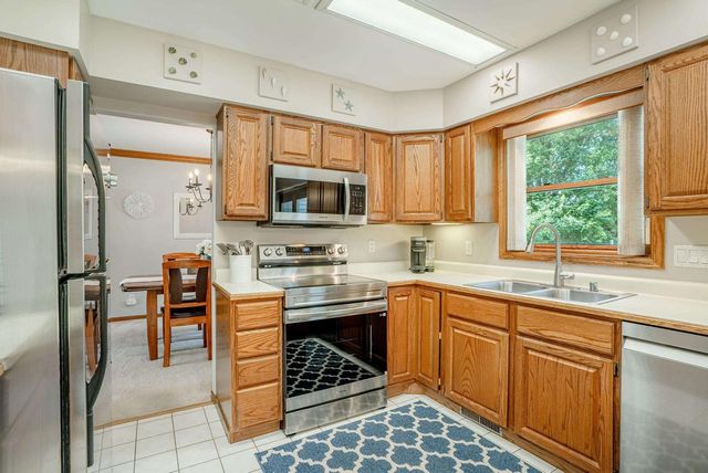 10 LAMPLIGHTER Way, Madison, WI 53714