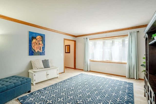 10 LAMPLIGHTER Way, Madison, WI 53714