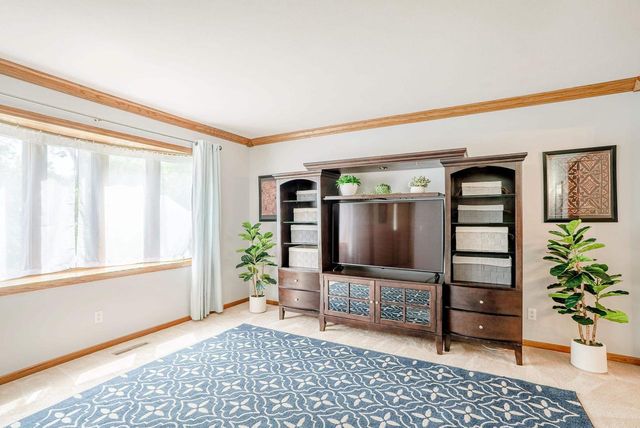 10 LAMPLIGHTER Way, Madison, WI 53714
