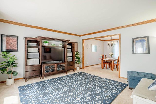10 LAMPLIGHTER Way, Madison, WI 53714
