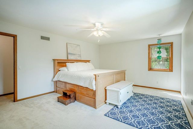 10 LAMPLIGHTER Way, Madison, WI 53714