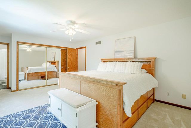 10 LAMPLIGHTER Way, Madison, WI 53714