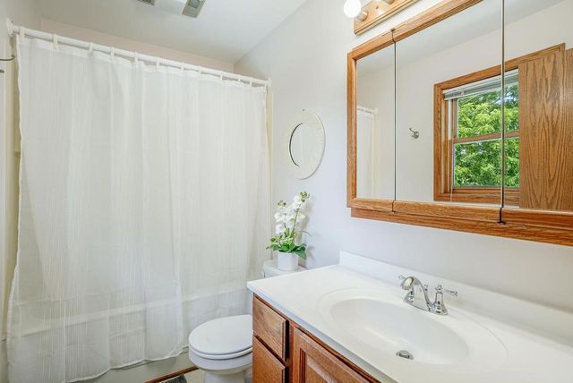 10 LAMPLIGHTER Way, Madison, WI 53714