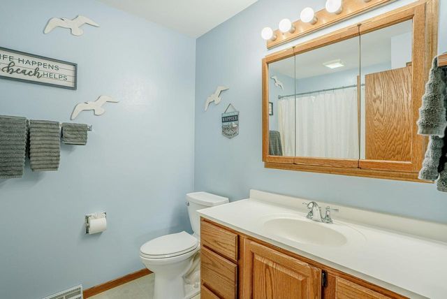 10 LAMPLIGHTER Way, Madison, WI 53714