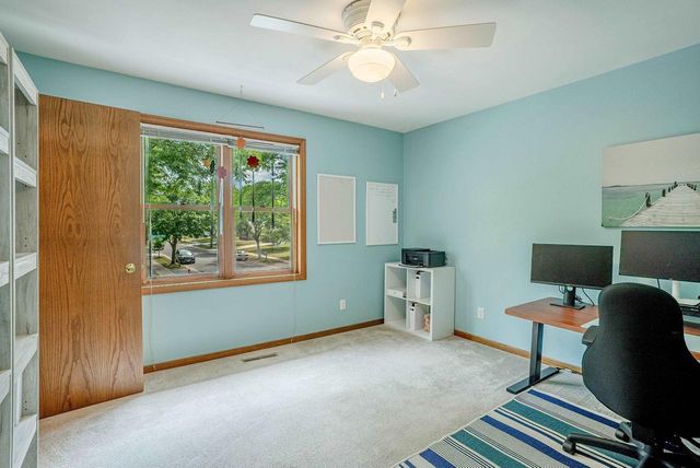 10 LAMPLIGHTER Way, Madison, WI 53714