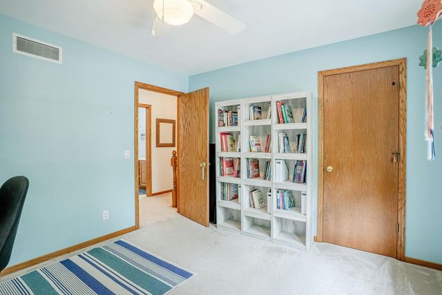 10 LAMPLIGHTER Way, Madison, WI 53714
