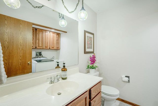 10 LAMPLIGHTER Way, Madison, WI 53714