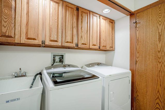 10 LAMPLIGHTER Way, Madison, WI 53714