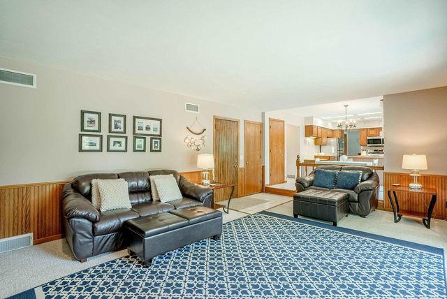 10 LAMPLIGHTER Way, Madison, WI 53714
