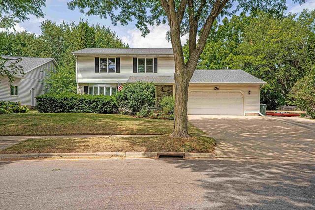 10 LAMPLIGHTER Way, Madison, WI 53714