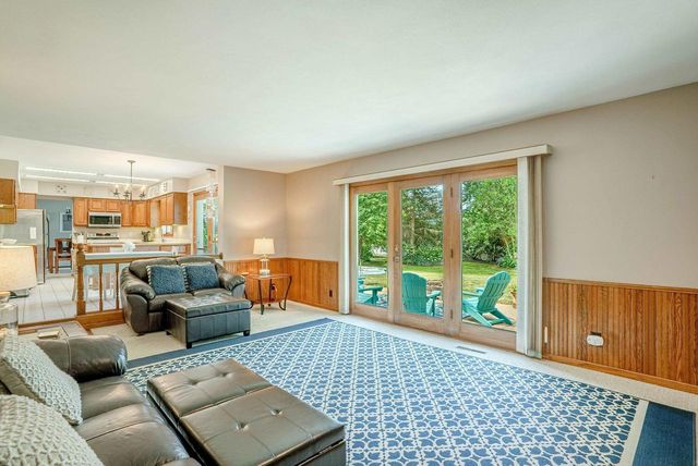 10 LAMPLIGHTER Way, Madison, WI 53714