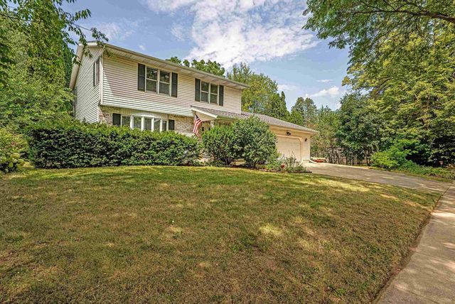 10 LAMPLIGHTER Way, Madison, WI 53714