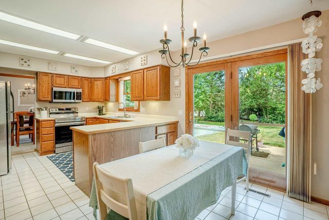 10 LAMPLIGHTER Way, Madison, WI 53714