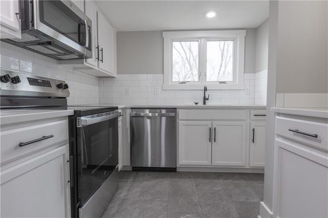 10863 Rosehill Road, Overland Park, KS 66210